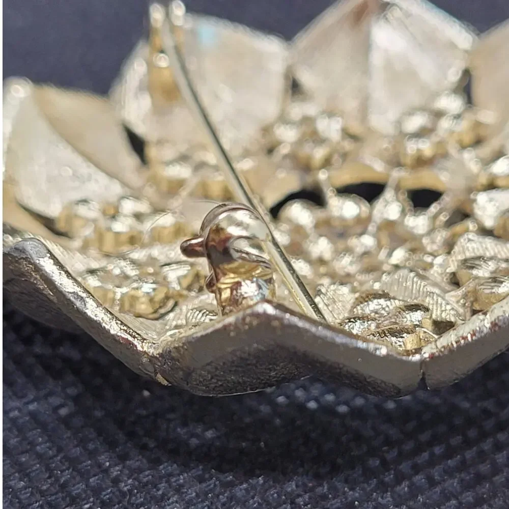 Dreamy 1960s Floral Starburst Brooch Gold Tone Purple Rhinestone‎ Pearl Glow